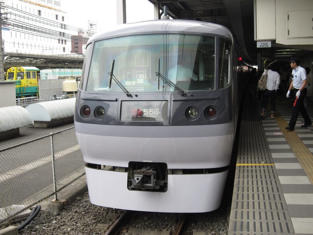 西武秩父線 10000系 特急レッドアロー ちちぶ号 正面 池袋駅にて