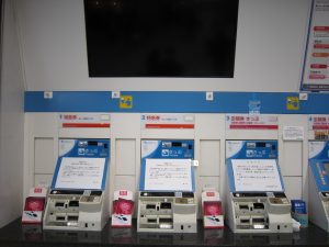 小田急小田原駅 計画停電でロマンスカーは運休です