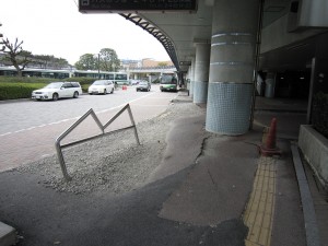 東日本大震災直後のJR京葉線 舞浜駅南口 東京ディズニーランド方面バス乗り場