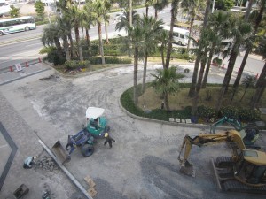 舞浜ユーラシアも被災して工事中です