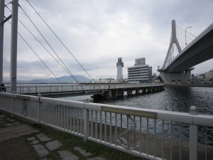 ラブリッジ 青森駅から青い森公園までの遊歩道