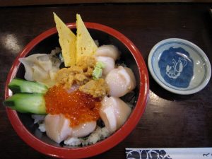 三色丼 青森市内でいただきました