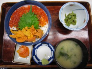 二色丼 青森市のアウガでいただきました
