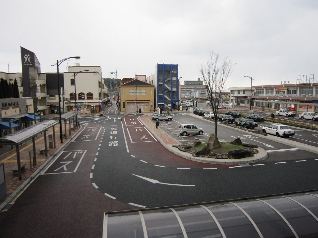 JR山陰本線 益田駅前ロータリー ホテルから