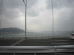 関門大橋 バスで渡っています