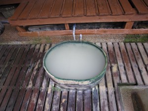 乳頭温泉郷 大釜温泉旅館のお湯