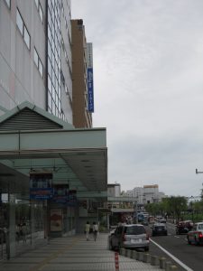 ホテルドーミーイン秋田 広小路を秋田駅方向から