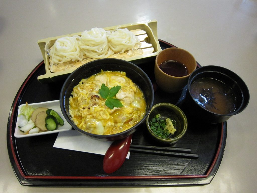 比内地鶏の親子丼 稲庭うどんと共に