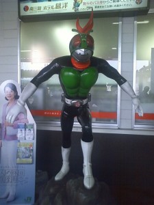 JR仙石線 石巻駅 仮面ライダーが置いてありました