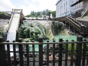 草津温泉 湯畑 下から