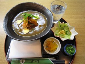豊橋カレーうどん 中のとろろご飯が絶妙です