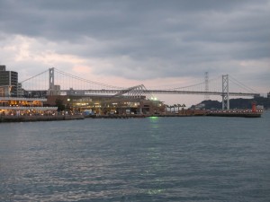 下関 唐戸市場と関門大橋