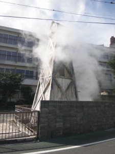 伊豆熱川にて あっちこっちで湯けむりが上がっています
