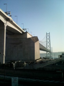 明石海峡大橋 ほぼ真下から撮影