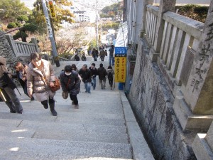 こんぴらさんへの石段 写真の見た目より、かなり急です