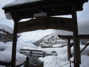 野沢温泉 ミニ温泉広場 湯らり ここで足湯が楽しめます