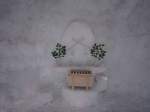かまくらの中には神様がいました 野沢温泉にて