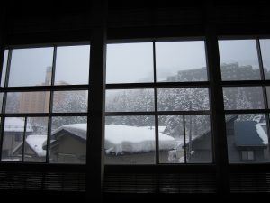 トンネルを抜けると、そこは雪 越後湯沢駅 新幹線ホームにて