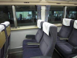 185系 特急草津 車内 上野駅にて