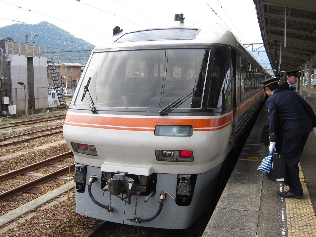 JR紀勢本線 キハ85系 特急ワイドビュー南紀 先頭車 新宮駅にて