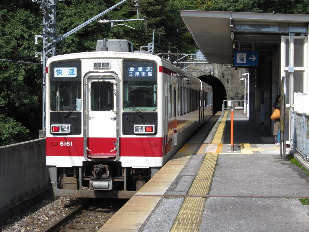 東武鉄道6050系 快速会津田島行き 川治湯元駅にて