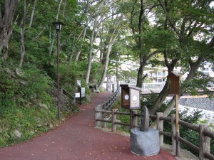 川治温泉 この遊歩道の先が、混浴露天風呂です