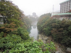 紅葉のシーズンの鬼怒川温泉