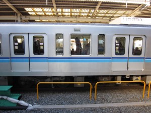 東京メトロ05系ワイドドア車 中野駅にて