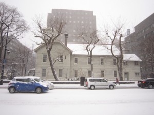 札幌市時計台 側面 この日は雪でした