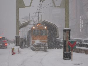 札幌市電 ささら電車が活躍中 すすきの電停にて