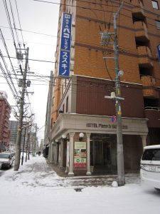 ホテルパコ Jrススキノ 建物と正面玄関