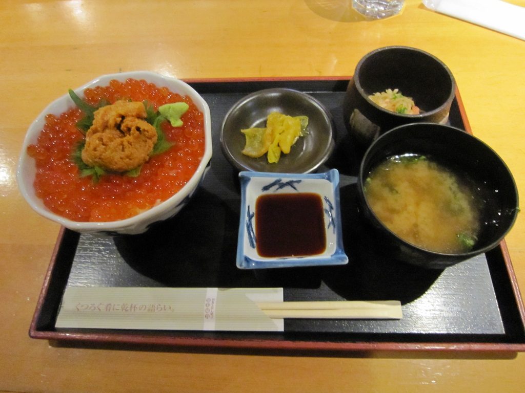 うにいくら丼 札幌にて