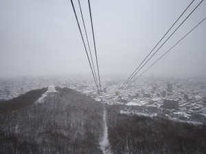 もいわ山ロープウェイ ゴンドラからの景色 残念ながら今日は大雪でした
