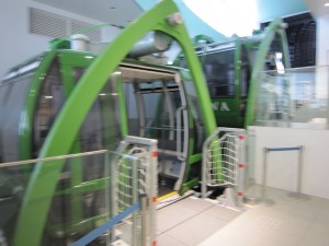 札幌もいわ山 もーりすカー ロープウェイと似た方式のミニケーブルカーです