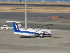 ボンバルディアDHC8-Q300 羽田空港にて