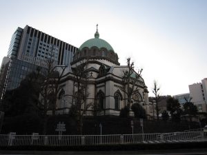 お茶の水 ニコライ堂 神田アクアハウス江戸遊へはここを左に曲がります