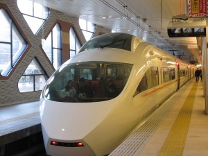 小田急電鉄 50000型 特急ロマンスカー VSE 小田急新宿駅にて