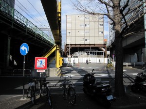JR武蔵野線 東京駅 2番出口を出たところ