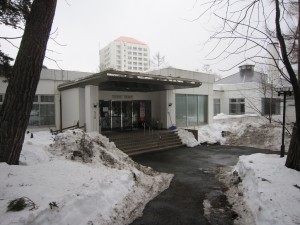 草津温泉 テルメテルメ 玄関に通じる通路だけ、雪かきしてあります