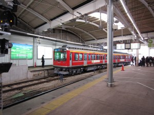 箱根登山鉄道 箱根湯本駅 4番線 強羅方面行き登山列車