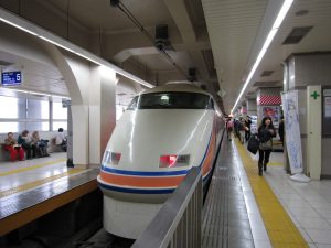 東武鉄道 100系 スペーシアきぬ 前面 浅草駅にて