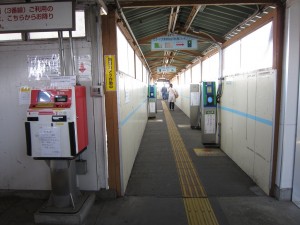 東武東上線 小川町駅 跨線橋 JR八高線への通路にSuica読み取り機がついています