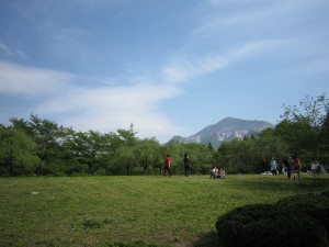秩父 羊山公園 わんぱく広場 この先にテニスコートがあるそうです