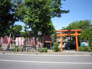 飯能 久下稲荷神社 全景および鳥居