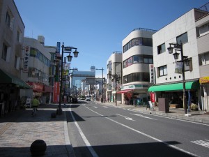 飯能駅北口 駅前の通り それにしても駅ビルのPePeってよく目立つ