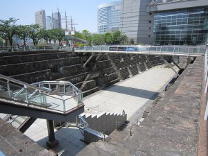 ドックヤードガーデン 横浜ランドマークタワーのふもとにあります