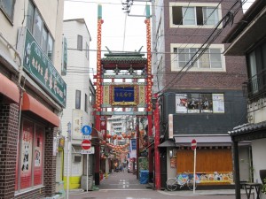 横浜中華街 市場通り門 西側に建っている方