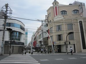 横浜 元町ショッピングストリート フェニックスアーチ 石川町駅側