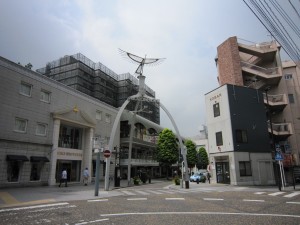 横浜 元町ショッピングストリート フェニックスアーチ 元町・中華街駅側