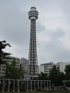 横浜 マリンタワー 山下公園から撮影